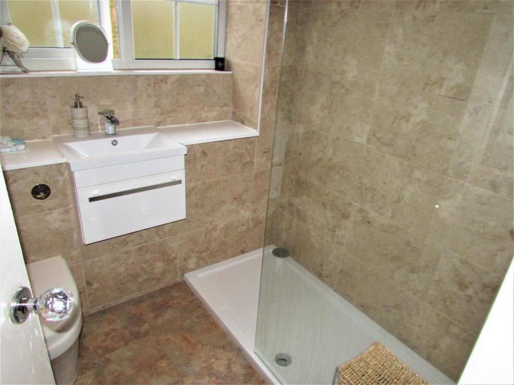 LandsbergRd51bath.JPG