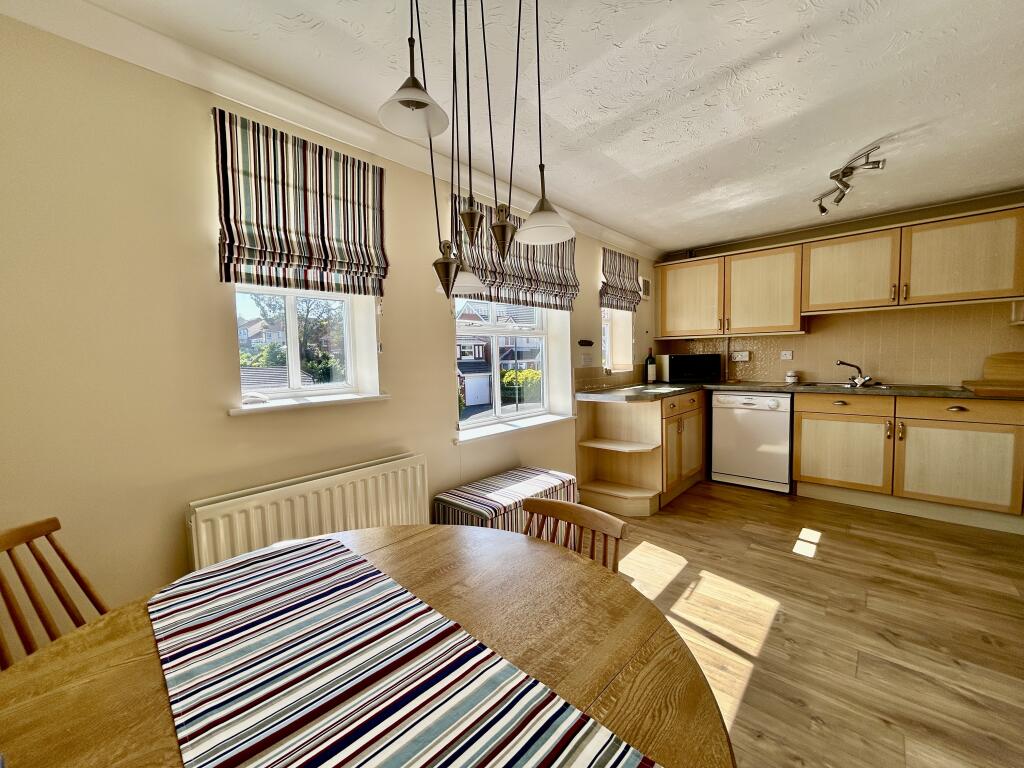 Kitchen Breakfast Room .