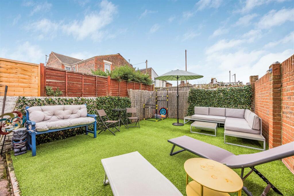 2 Wykeham Avenue, Portsmouth-Small-PorticoMarketin