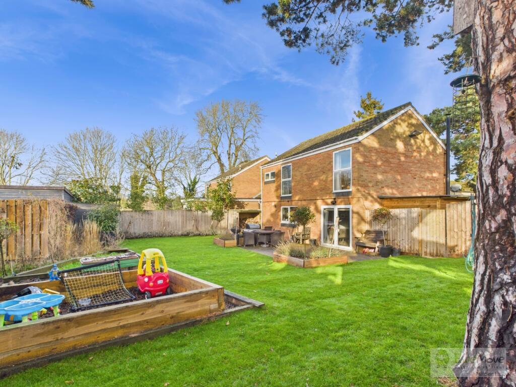 EweMove Mildenhall Cedar Close Garden 3