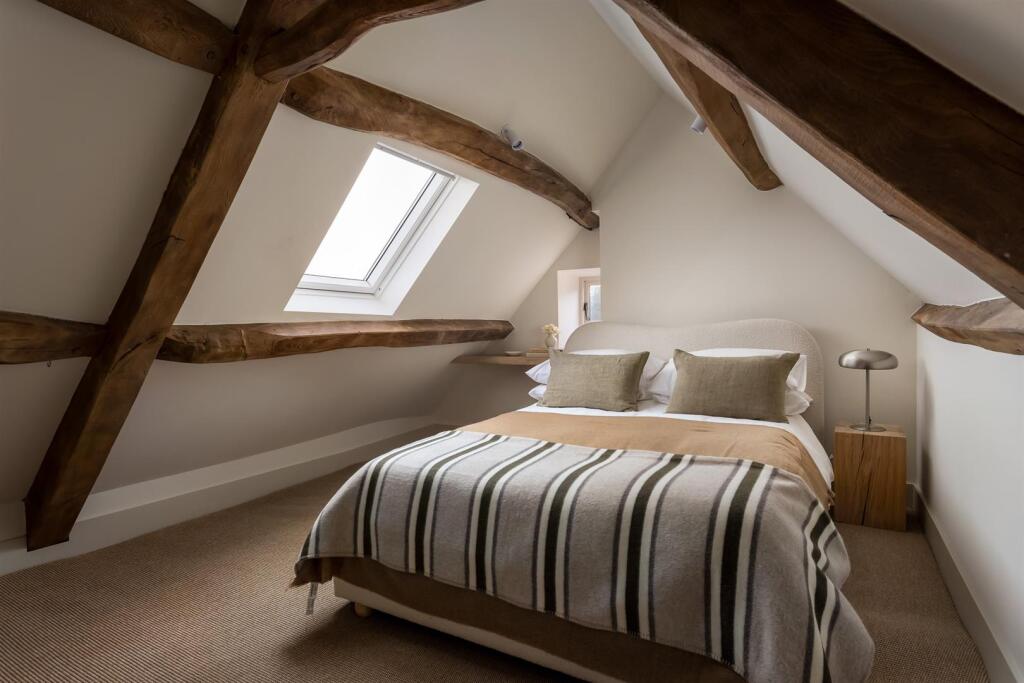 39 - Long Cottage - GL54 4AF - Web.jpg