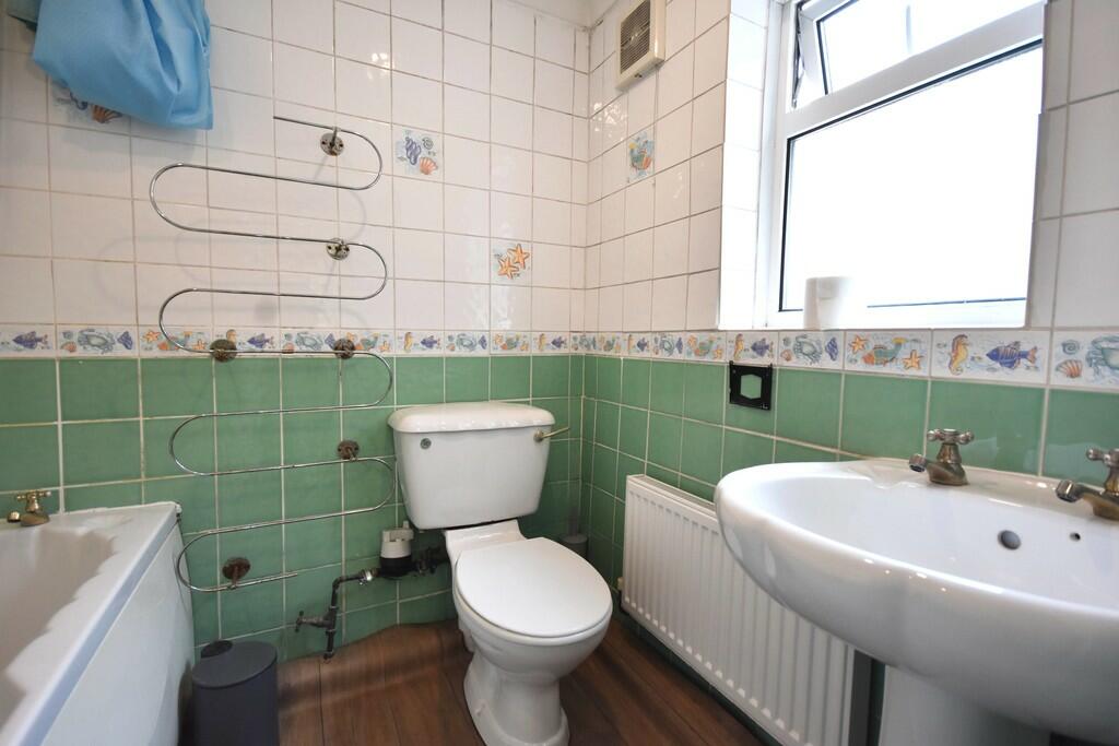 Bathroom 1-min