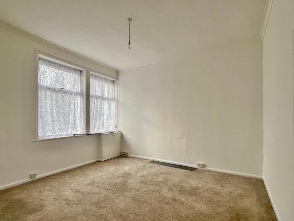 40 Belvedere Road Living room