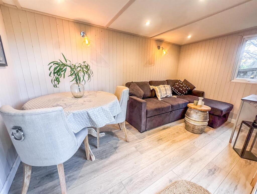 Screenshot 2025-11-06 at 17.05.31.jpg