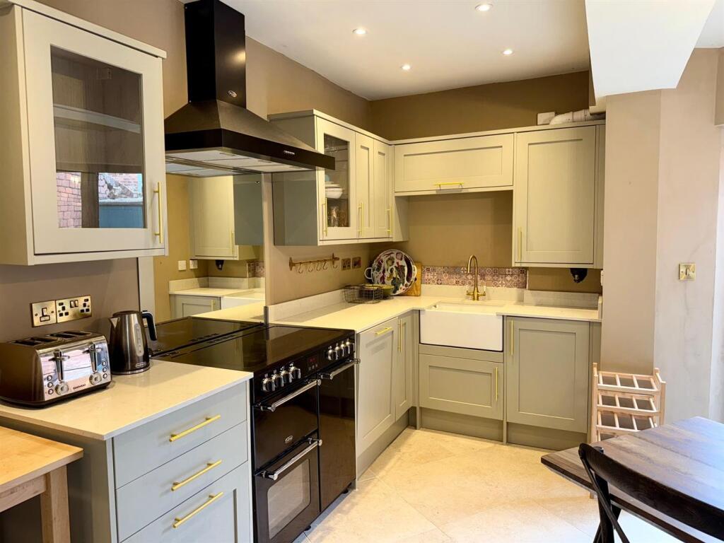Kitchen 3.jpg