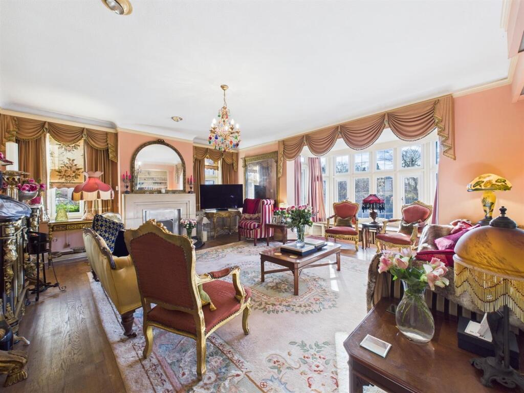 Lounge: