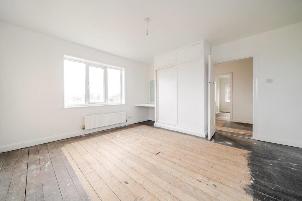 2nd view MASTER BEDROOM.jpg