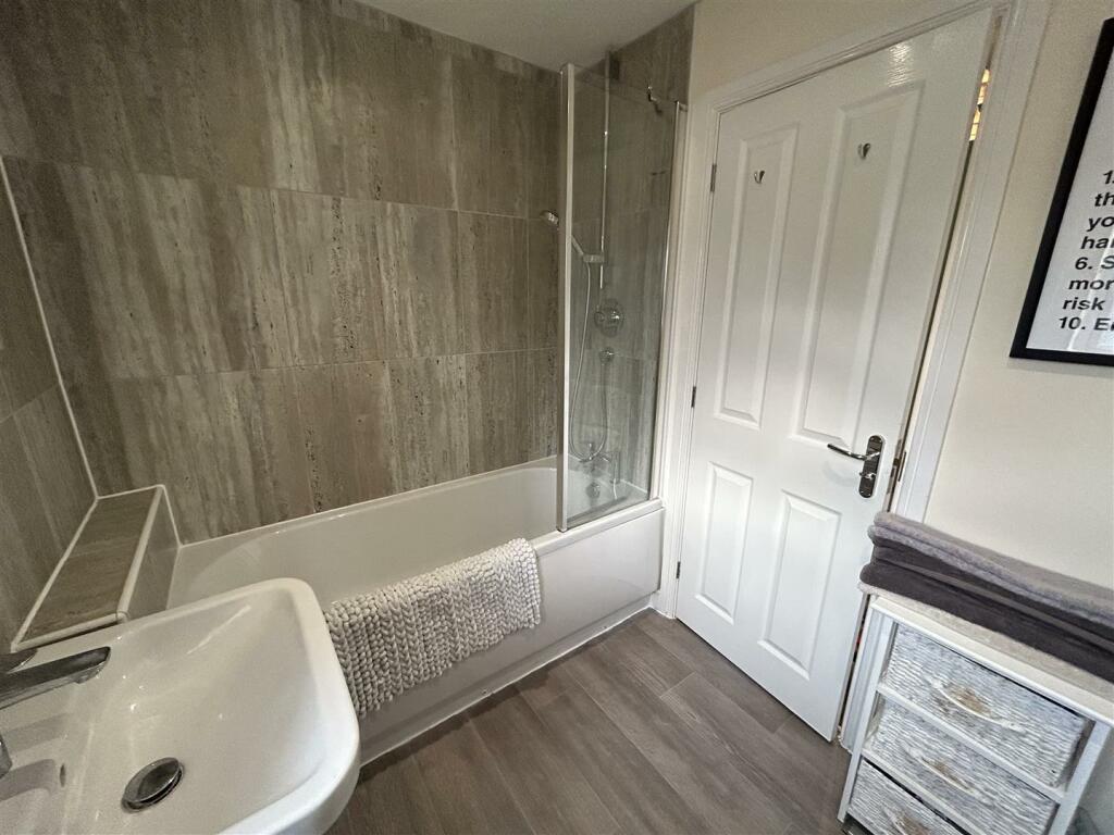 FAMILY BATHROOM