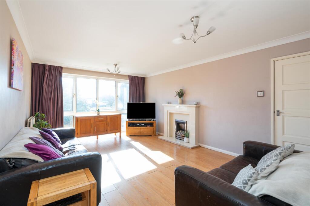 11 Hallcroft Way_2.jpg