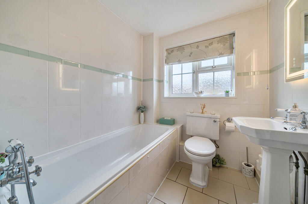 1388476-5-695d2e2...