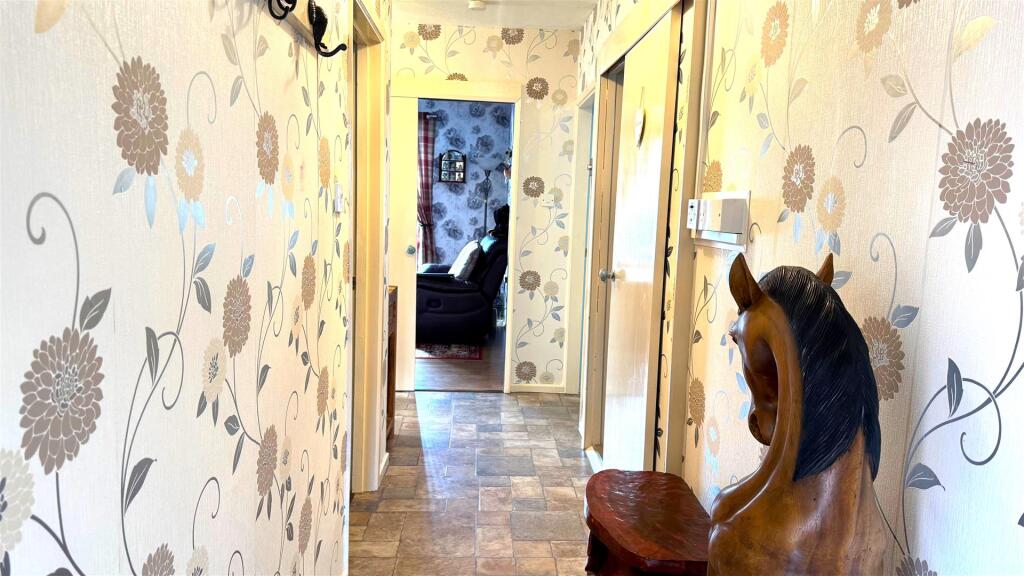 Hallway (2).jpg