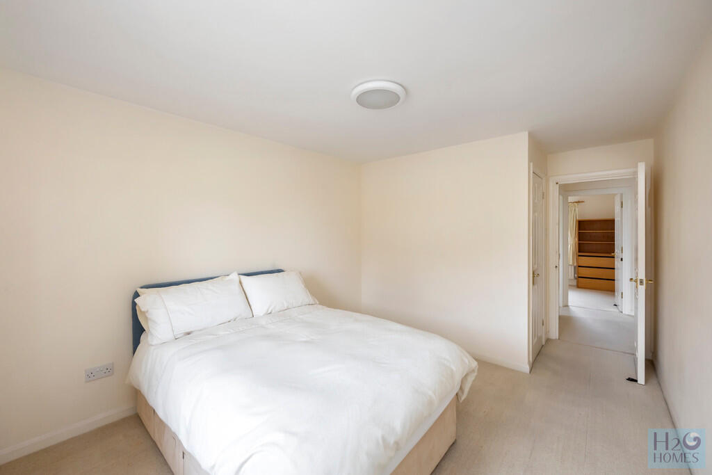 Hamilton Court, 7...