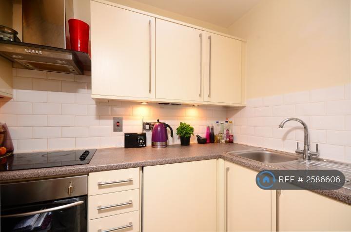Full Kitchen Cooker/Hob, Fridge, Washing Machine
