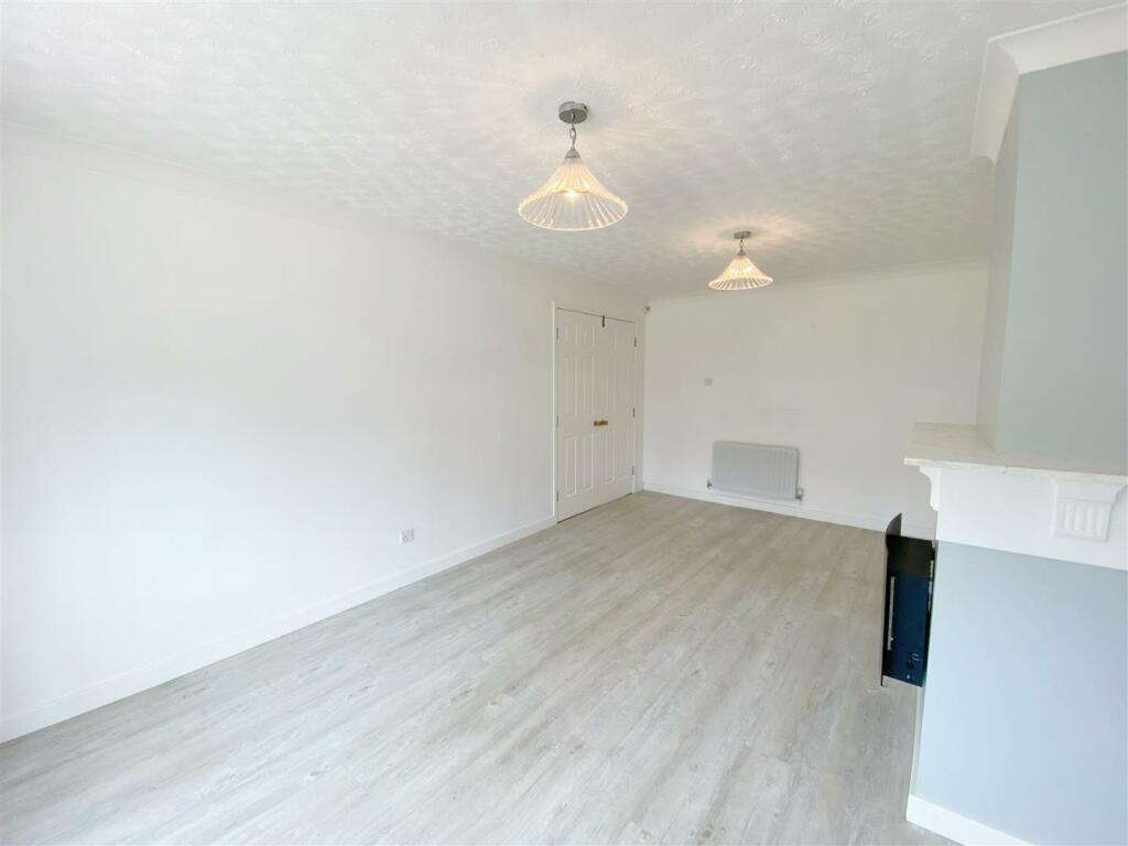 Lounge3.jpg