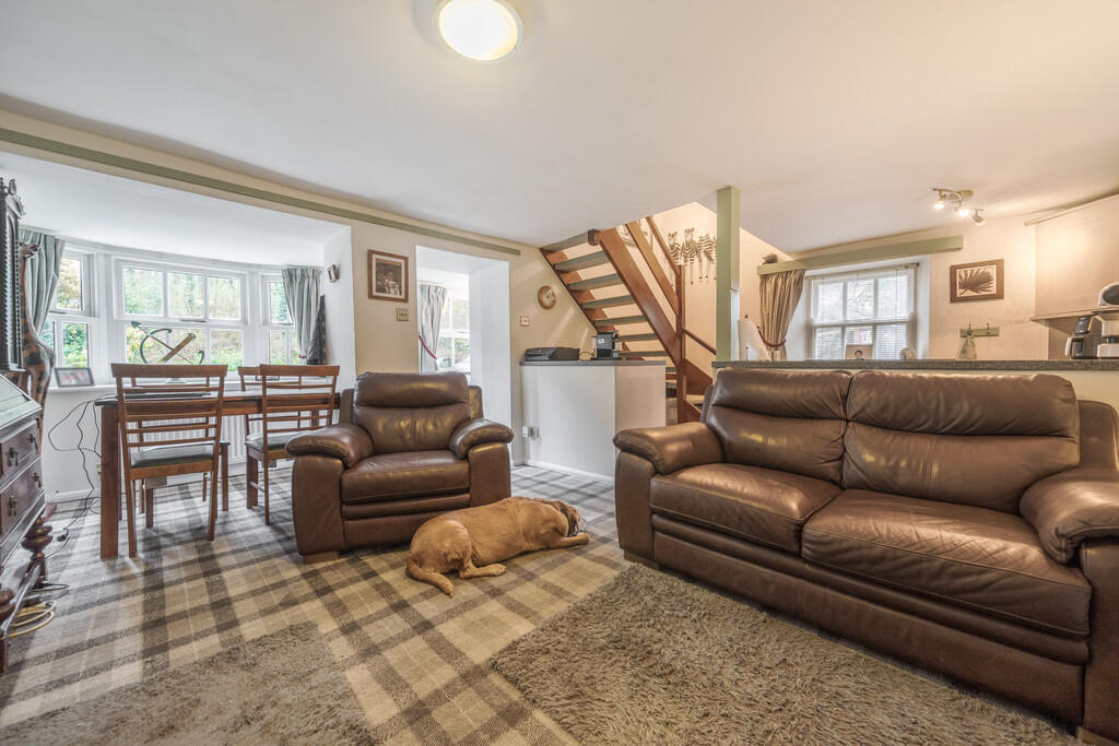 Sitting/Dining Ro...