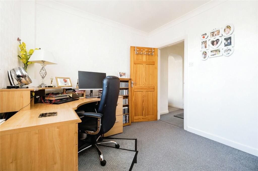 Reception 2/Bedroom