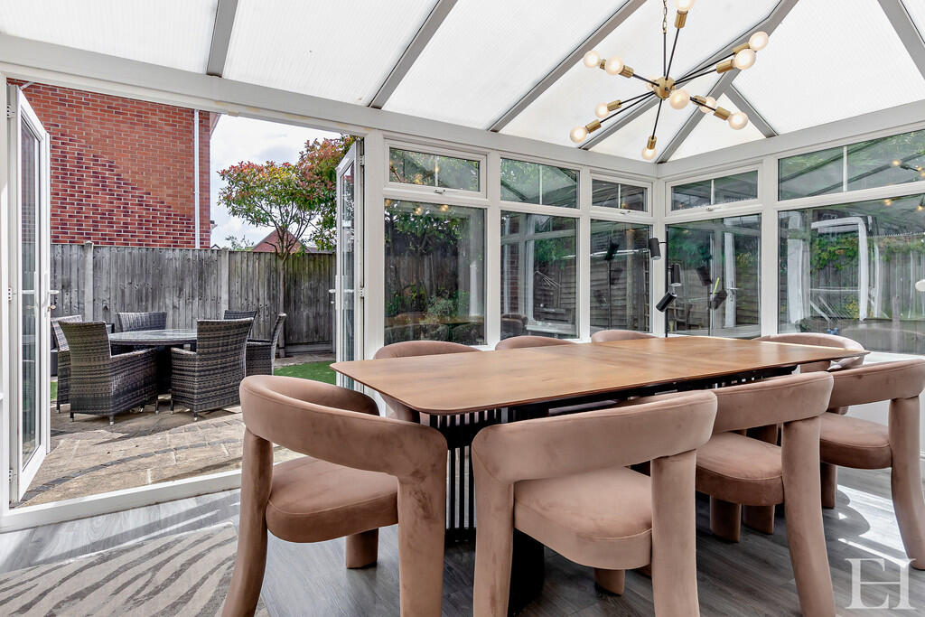 8656154-interiorW...