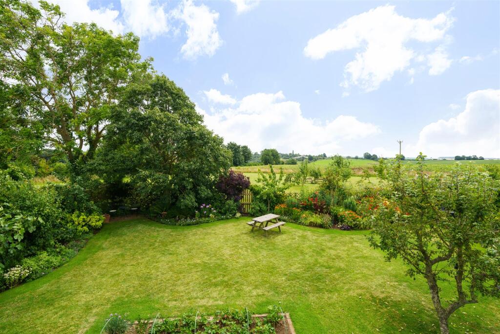 3 The Green, Church Stowe