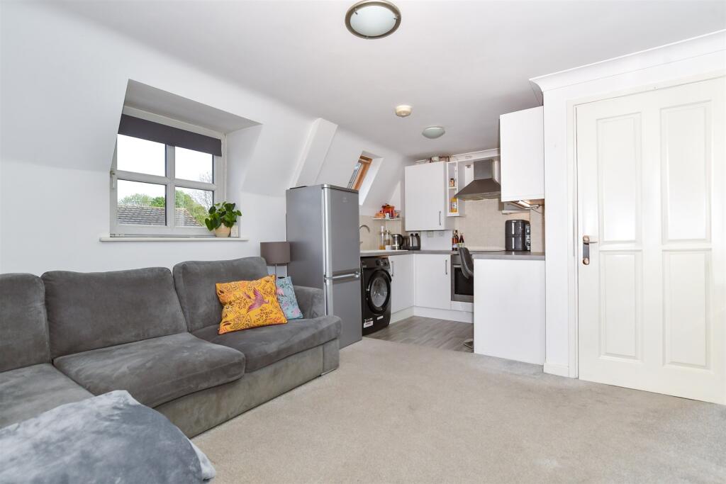 Kitchen/Lounge/ Dining Area