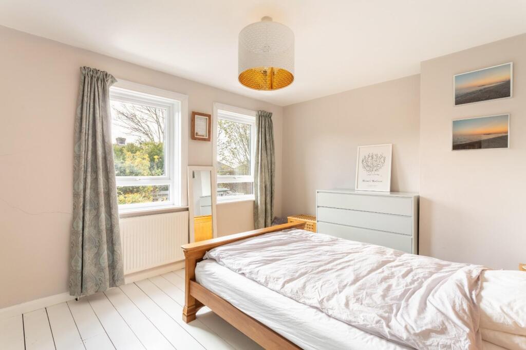 bedroom (1).jpg