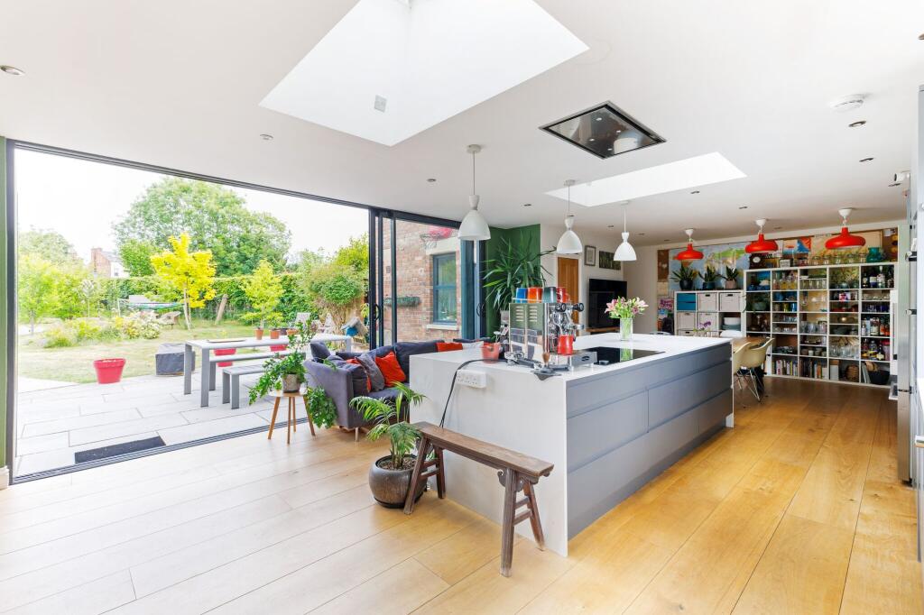 Kitchen/dining/family room