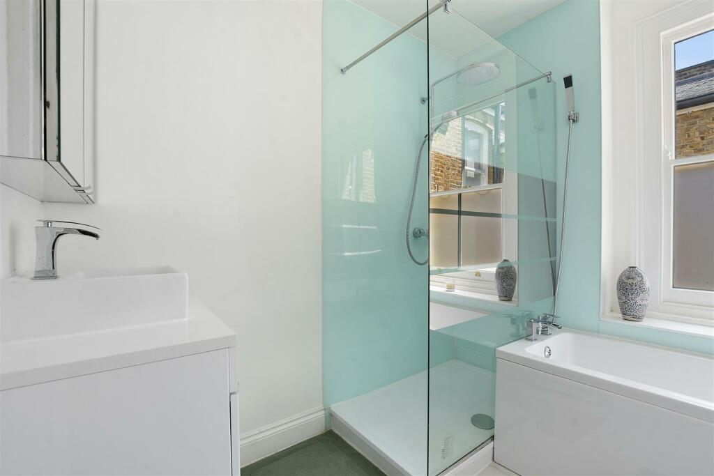 01-a1dcGCWT - 8C Chevening Road - Bathroom -Origin