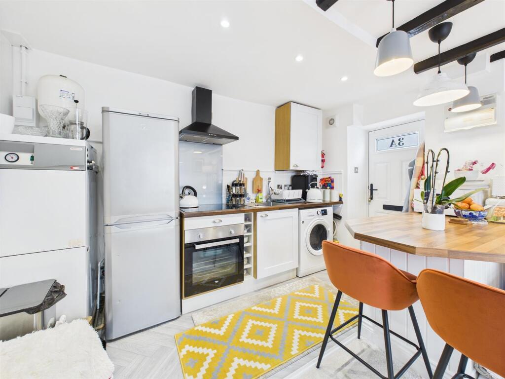 Kitchen/living area:
