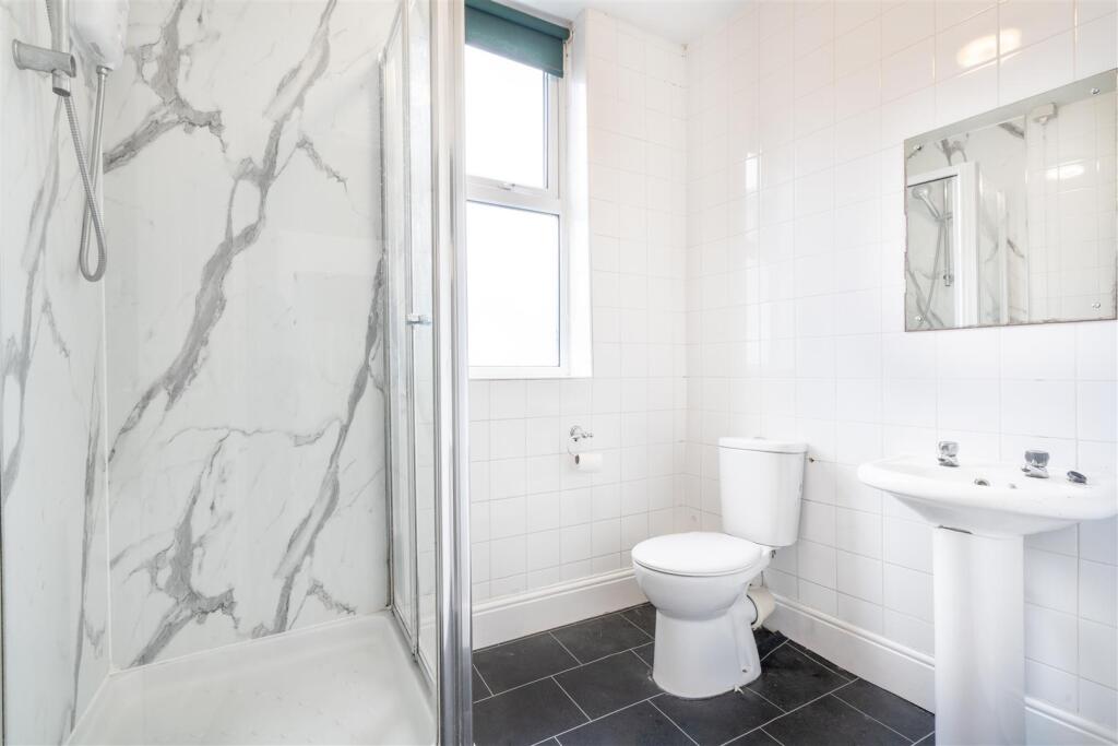 Bathroom 1.jpg