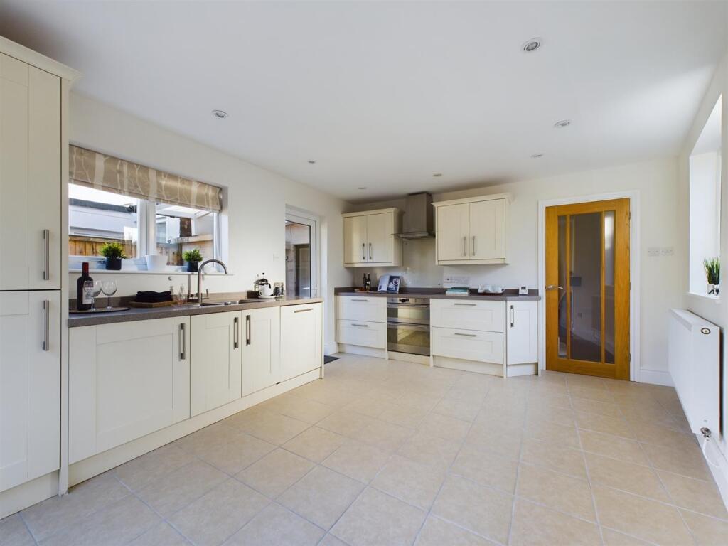 Fitted Kitchen/Dining Room