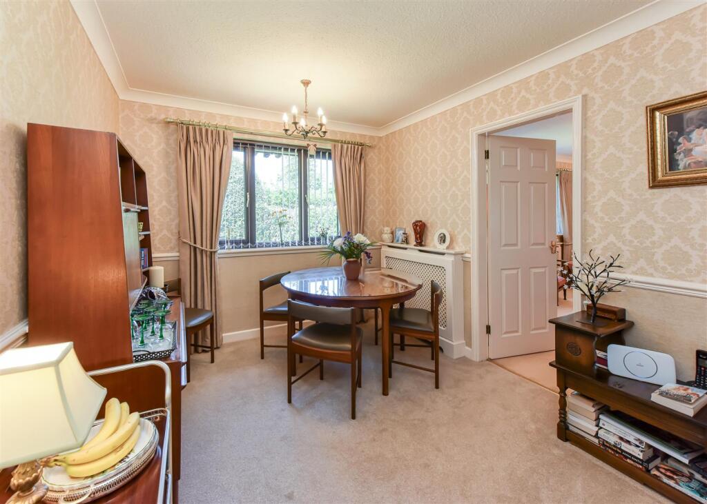 11a Wrekin Drive-dining1.jpg