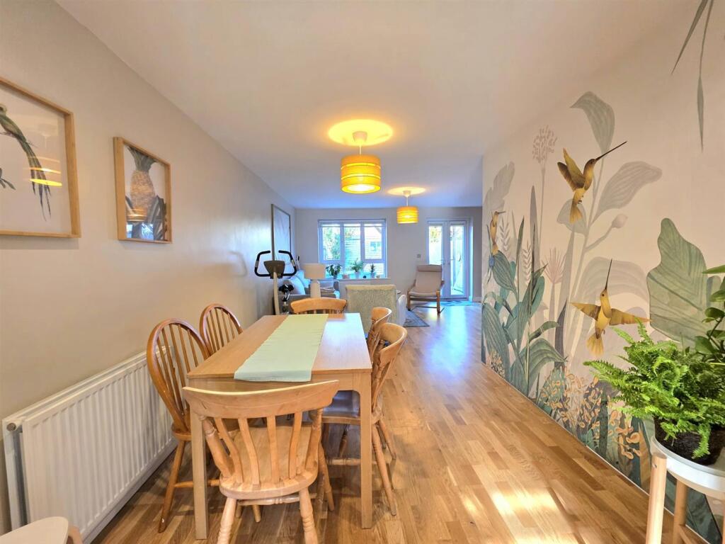 Dining Area.jpg