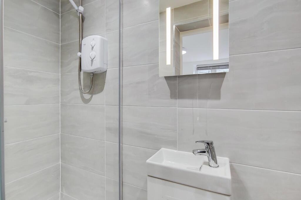 12_Ensuite 4-1.jpg