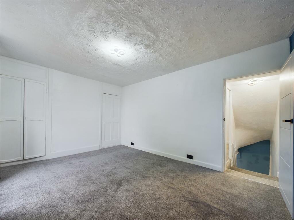Bedroom 1 (2).jpg