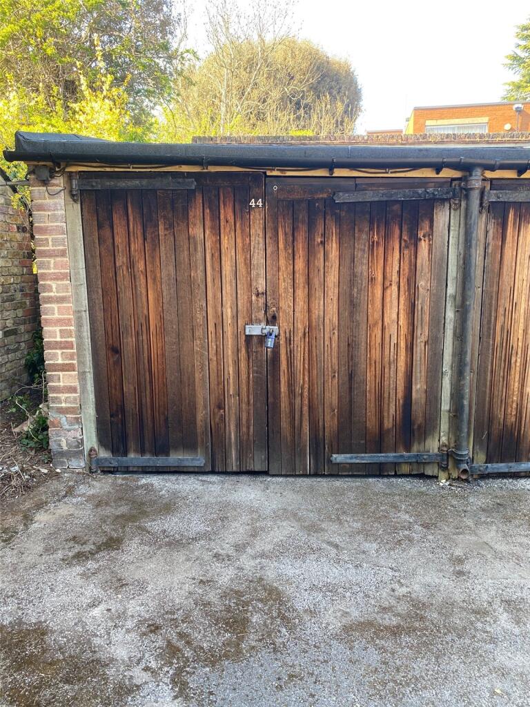 Meadowside, Cambridge Park, East Twickenham, TW1