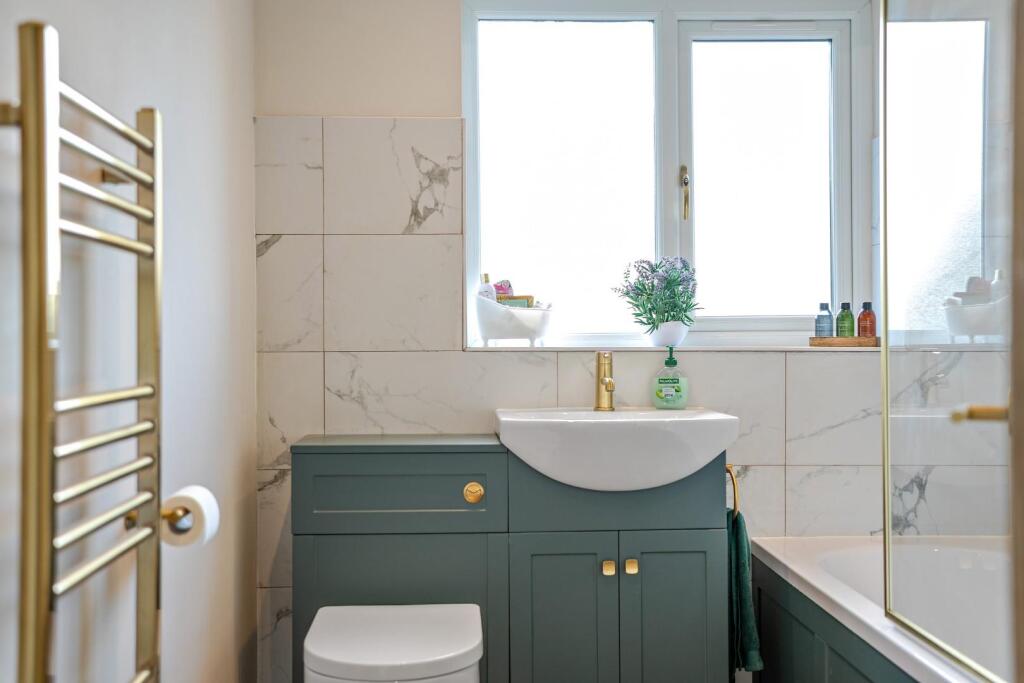 lifestyle bathroom.jpg