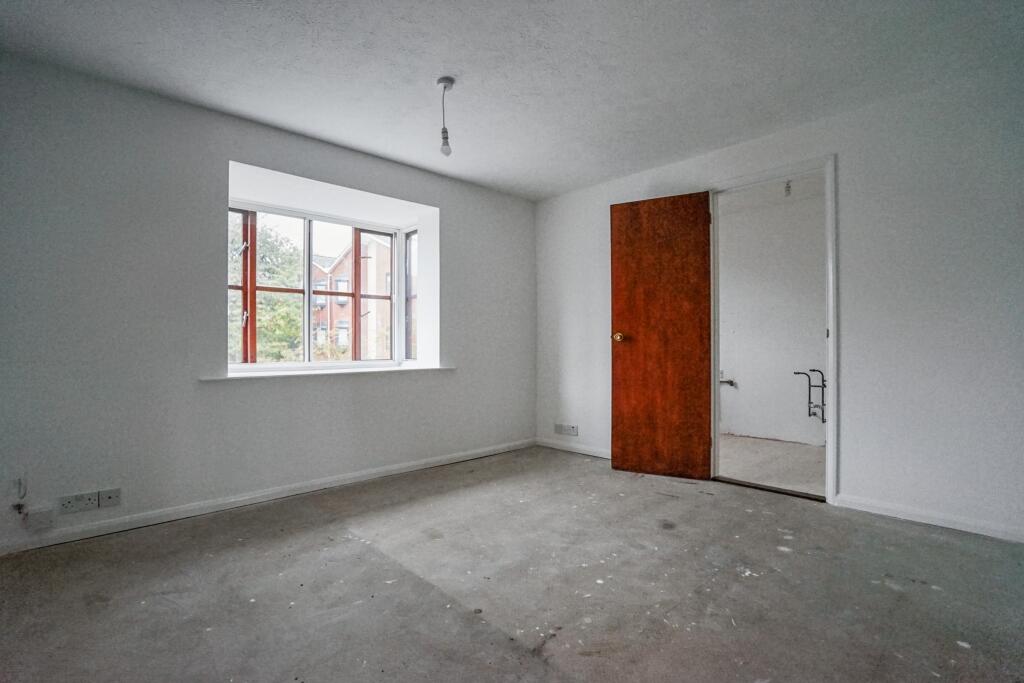 44 Summerhill Way, Mitcham CR4 2NJ