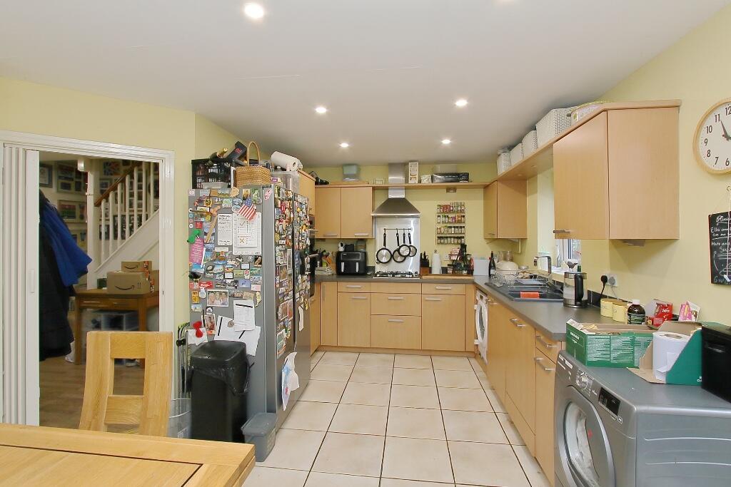 ** NEARLY 1400 SQ FT**Montgomery Road, SP11