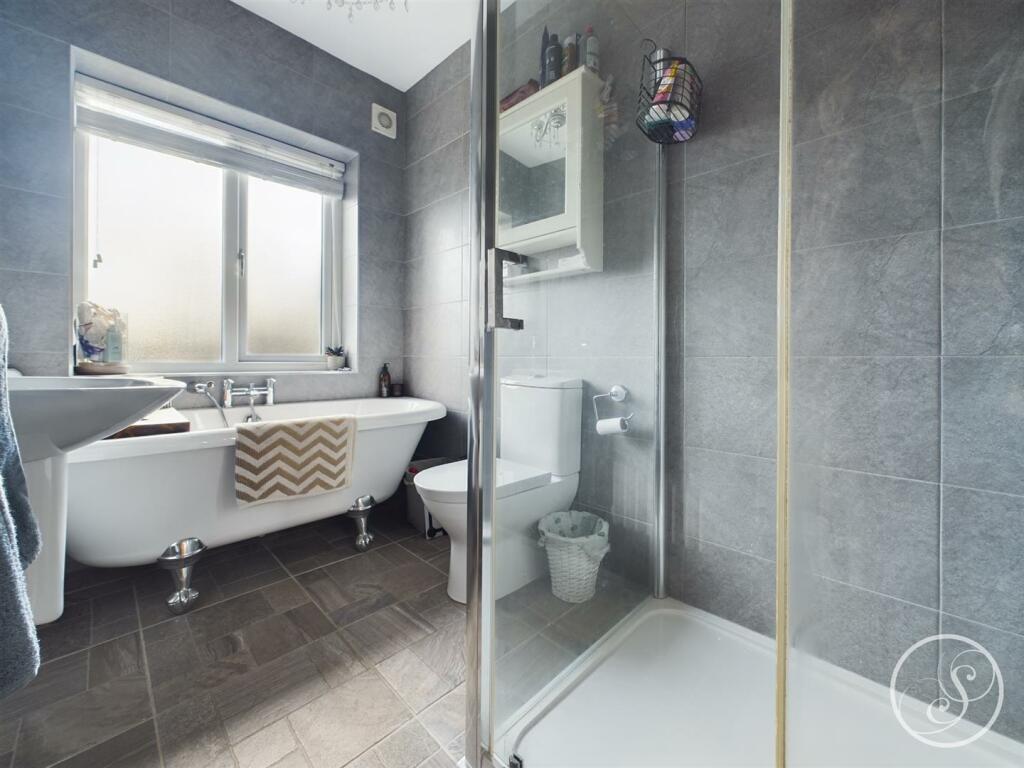 BATHROOM/WC