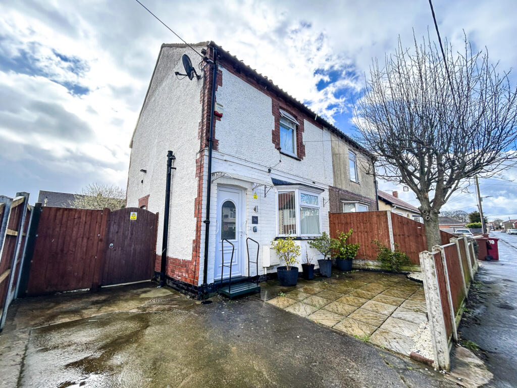 Stylish &amp; Modernised Three-Bedroom Home with Sout