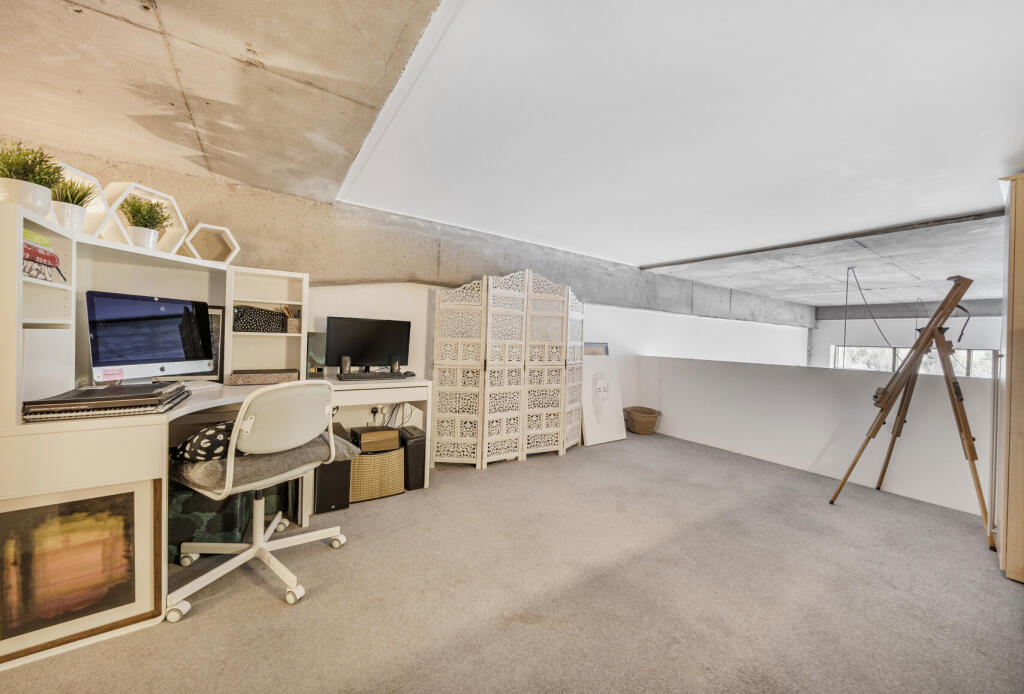 1320083-22-686bca...