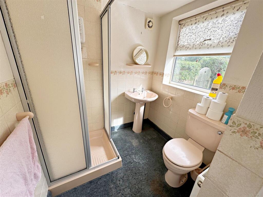SHOWER ROOM