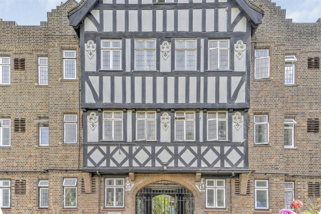 44_Tudor_Close_21...jpg
