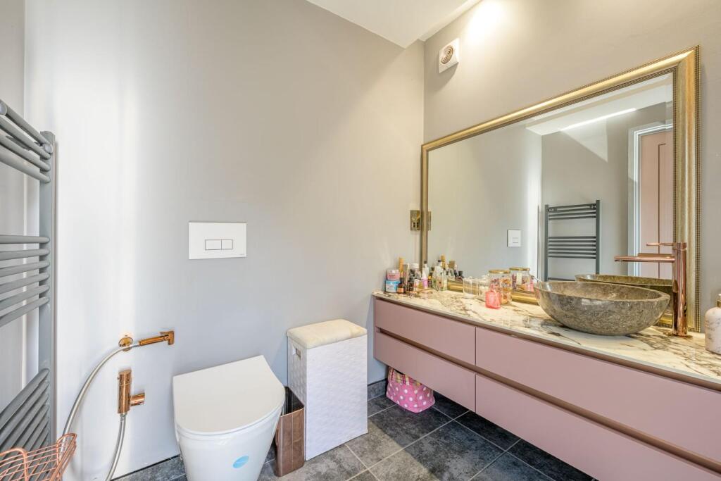 En-Suite 2