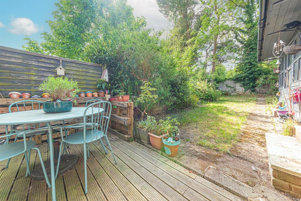 5 Weybourne Road (8).jpg