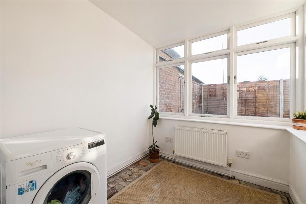 Dagenham Road, E10