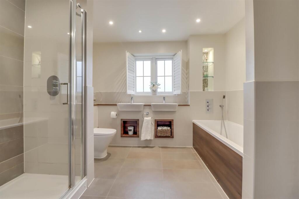 6 GORSE WOOD VIEW INSIDE-2.jpg