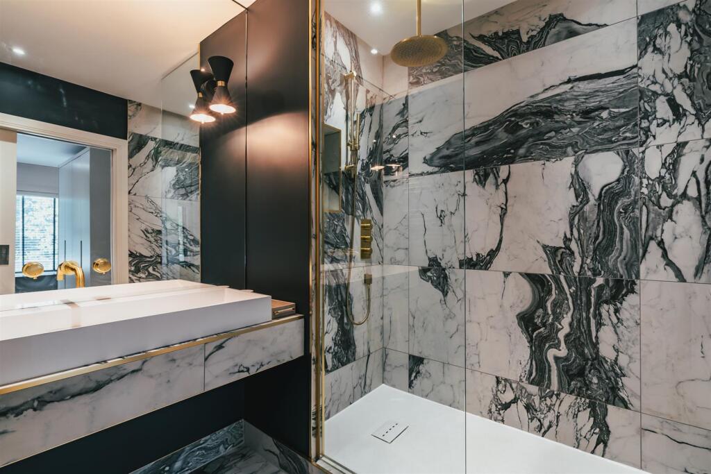 Master En-Suite Shower Room