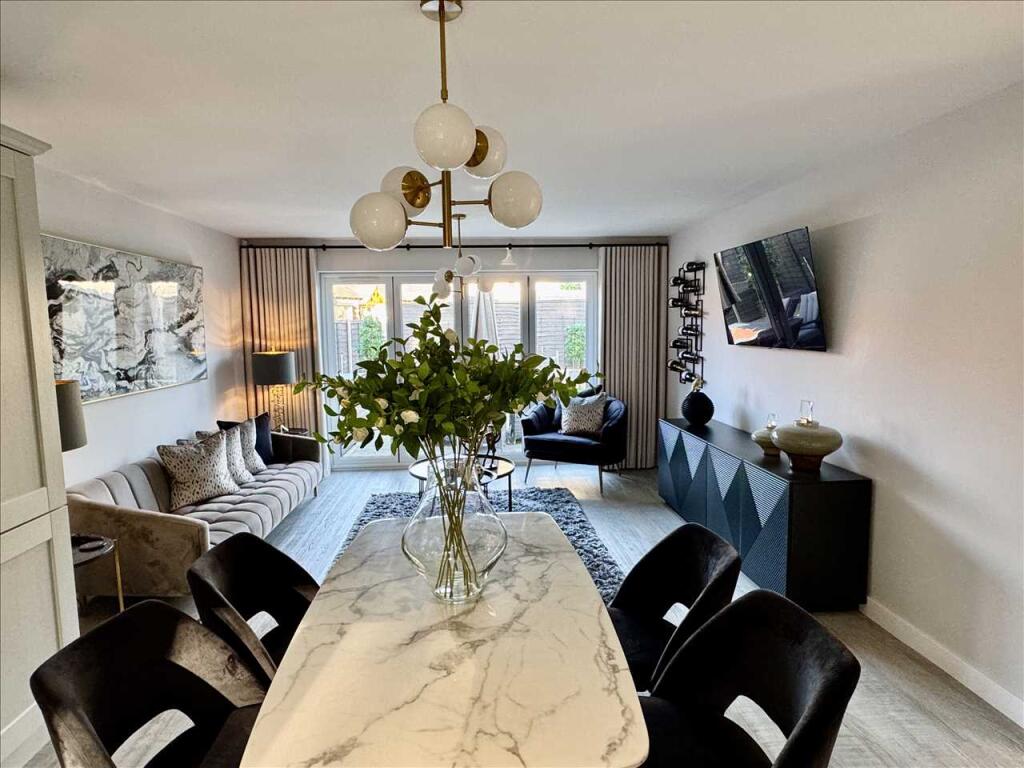 LIVING KITCHEN