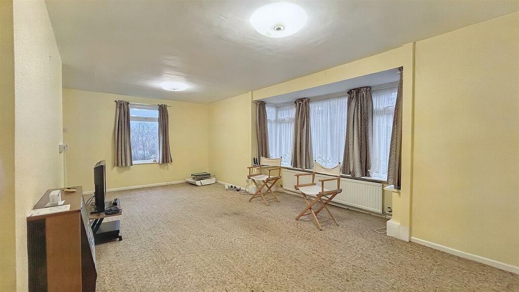 Living room 1.jpg