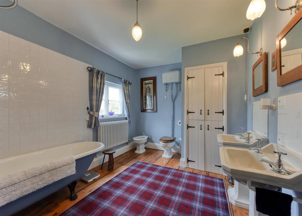 Park View-bathroom.jpg